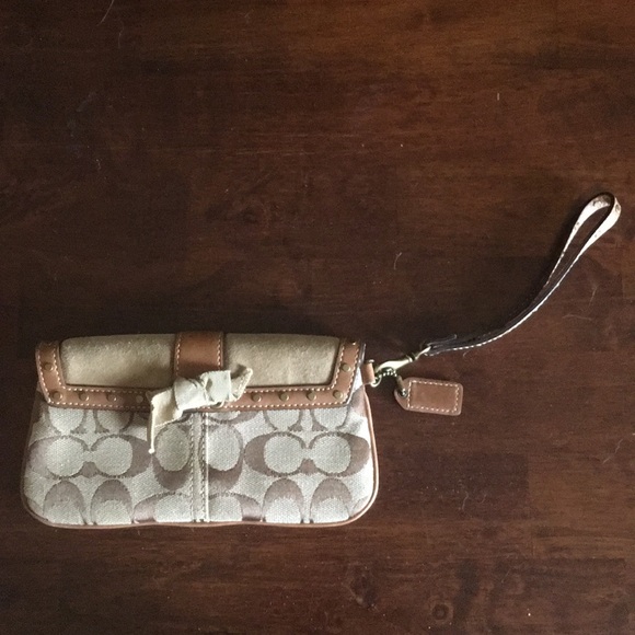 Coach wristlet - Picture 2 of 5